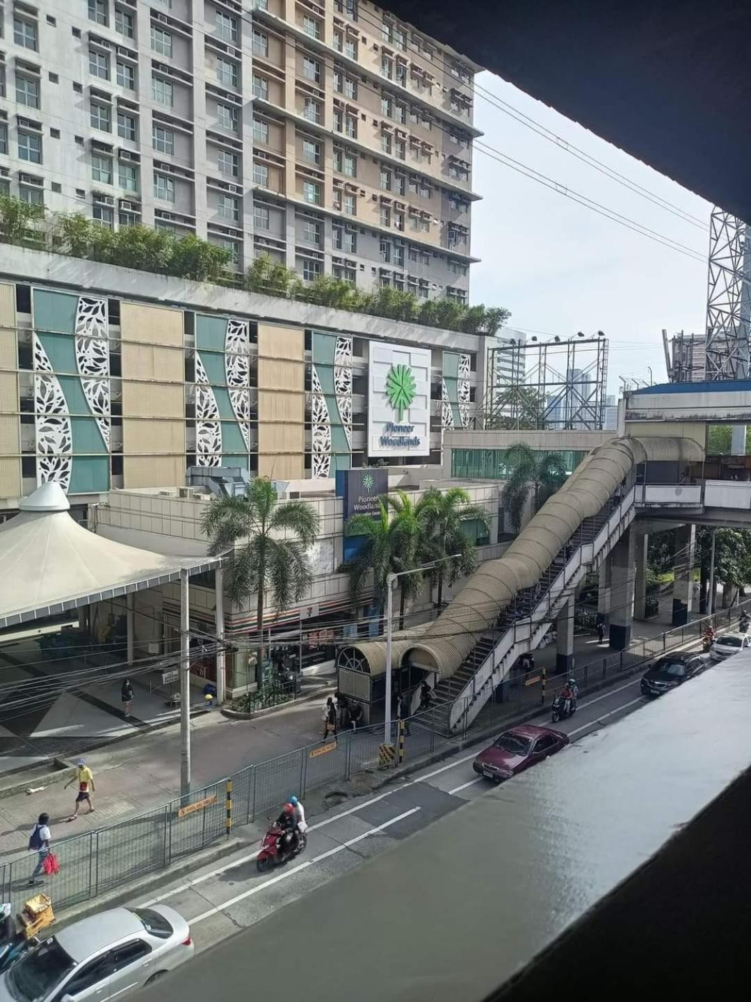 2br Pioneer Woodland Boni,mandaluyong Connected To Boni Mrt Station * Mandaluyong