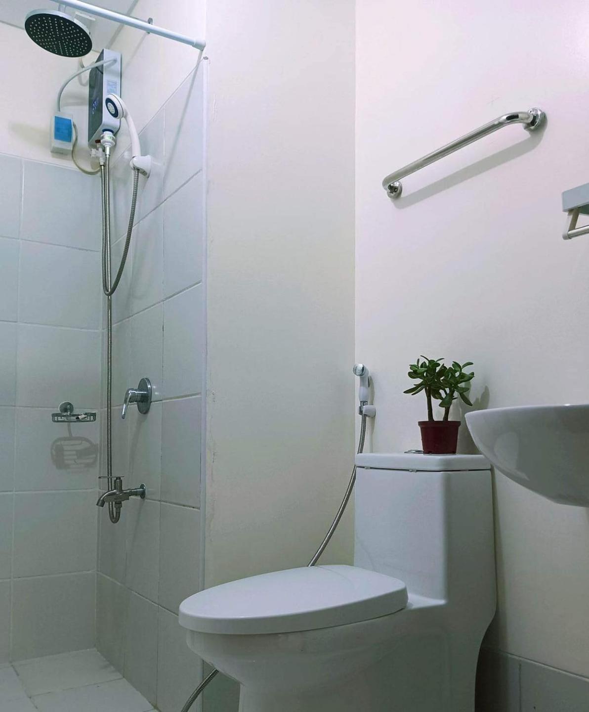 2br Pioneer Woodland Boni,mandaluyong Connected To Boni Mrt Station Mandaluyong